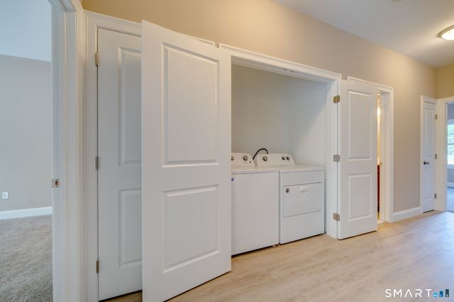 37 Hunters Lane 18, Southington, CT 06479