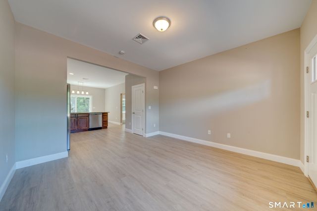 37 Hunters Lane 18, Southington, CT 06479