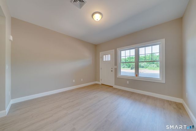 37 Hunters Lane 18, Southington, CT 06479
