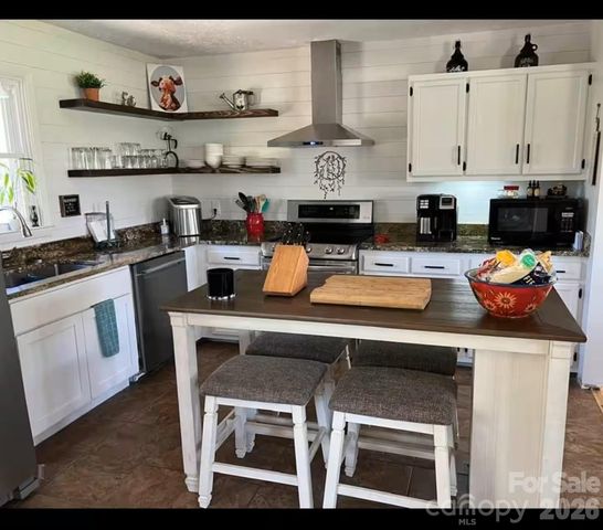 124 Oak Hill Road, Candler, NC 28715