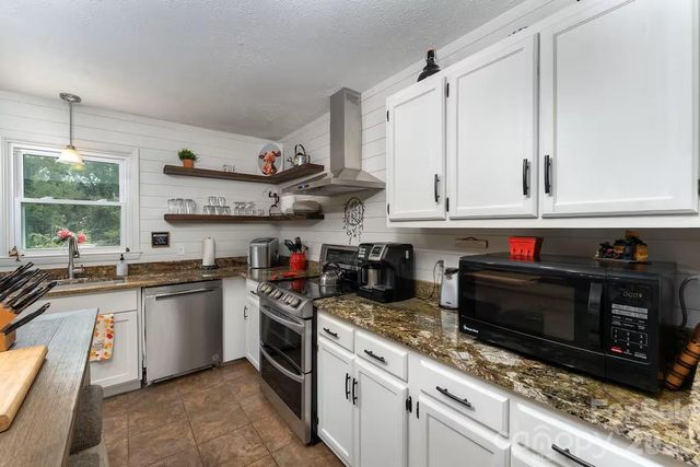 124 Oak Hill Road, Candler, NC 28715