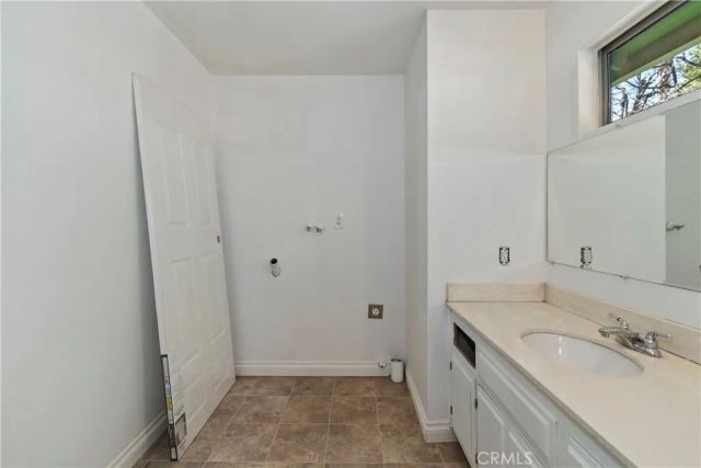 32142 Hunsaker Way, Running Springs, CA 92382