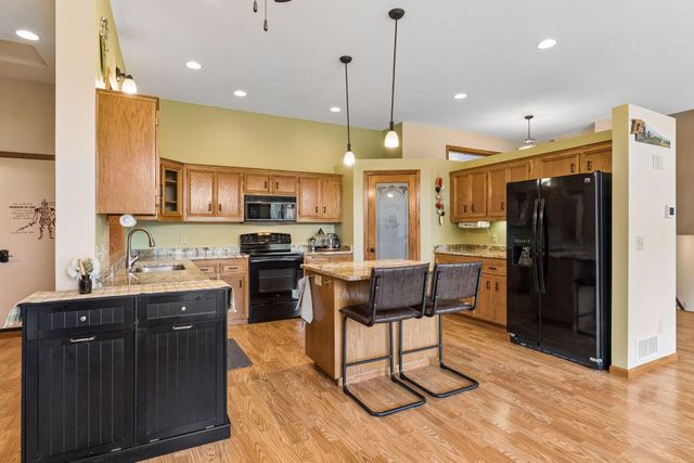 4947 Credit River Drive, Savage, MN 55378