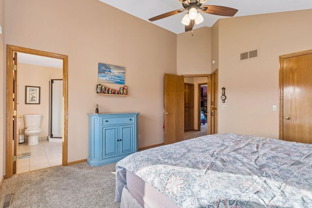 4947 Credit River Drive, Savage, MN 55378