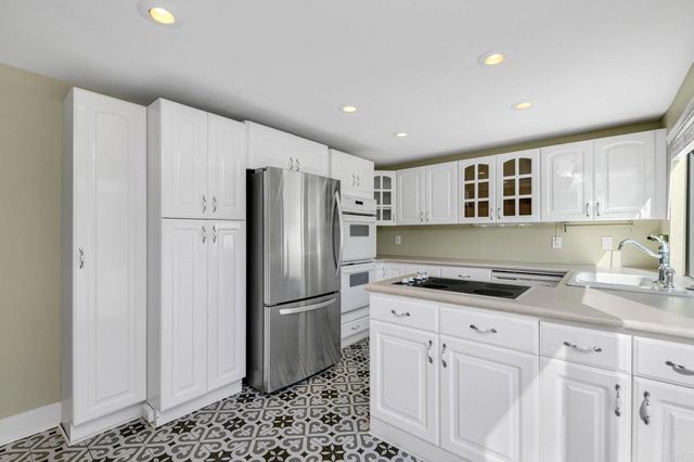 5964 Highplace Drive, San Diego, CA 92120