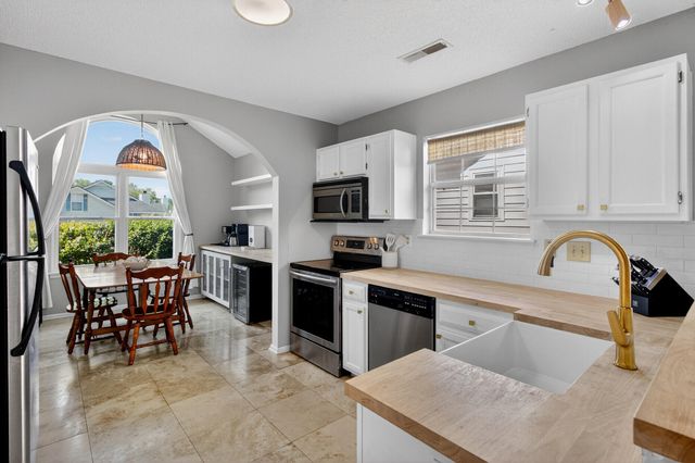 470 Cessna Avenue, Charleston, SC 29401