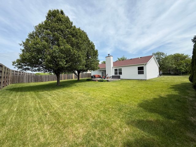 216 Magnolia Drive, North Aurora, IL 60542