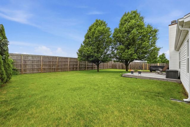 216 Magnolia Drive, North Aurora, IL 60542