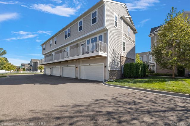 445 Wright Street, Wixom, MI 48393