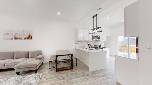 828 Indian Drive, Granbury, TX 76048