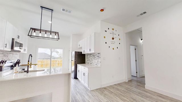 828 Indian Drive, Granbury, TX 76048