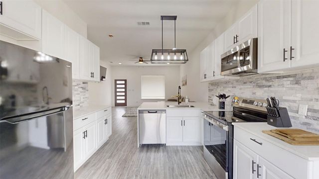 828 Indian Drive, Granbury, TX 76048