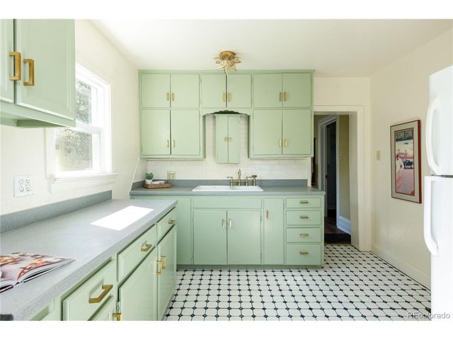 1580 Dallas St, Aurora, CO 80010