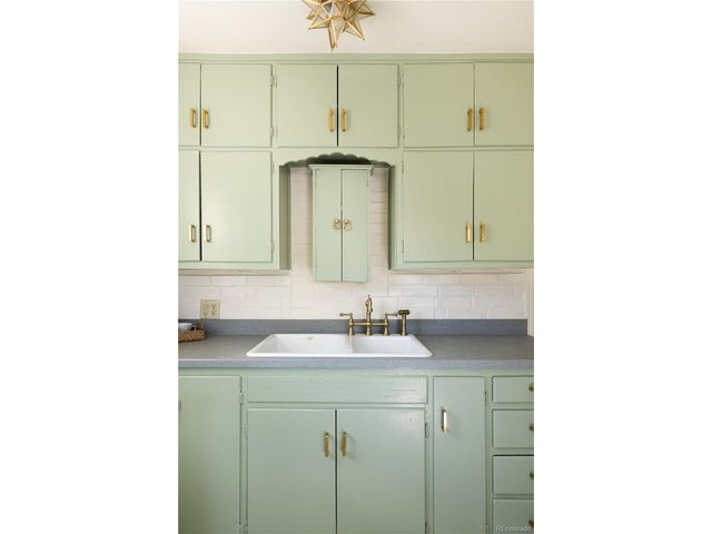 1580 Dallas St, Aurora, CO 80010