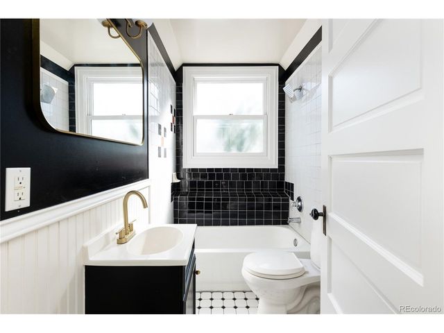 1580 Dallas St, Aurora, CO 80010