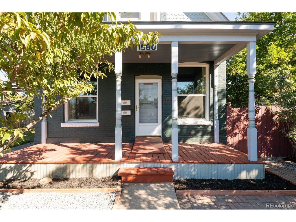 1580 Dallas St, Aurora, CO 80010