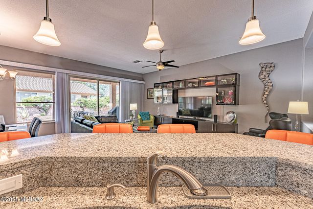 1358 N Sage Sparrow Road, Green Valley, AZ 85614