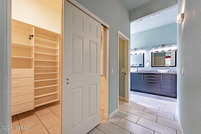 1358 N Sage Sparrow Road, Green Valley, AZ 85614