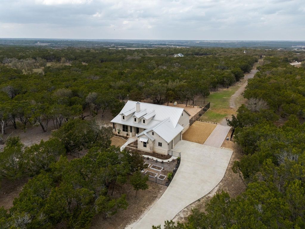 2140 Carpenter LOOP, Burnet, TX 78611