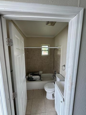 812 N 17th Street, Fort Pierce, FL 34950