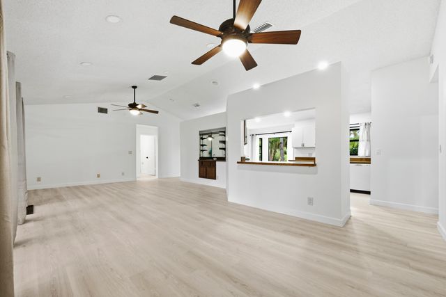7380 155TH Place N, Palm Beach Gardens, FL 33418