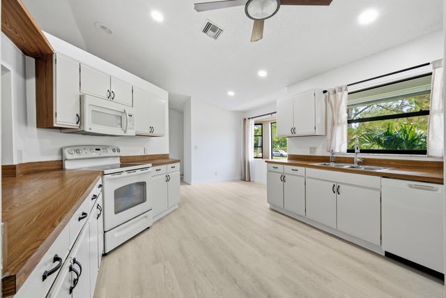 7380 155TH Place N, Palm Beach Gardens, FL 33418