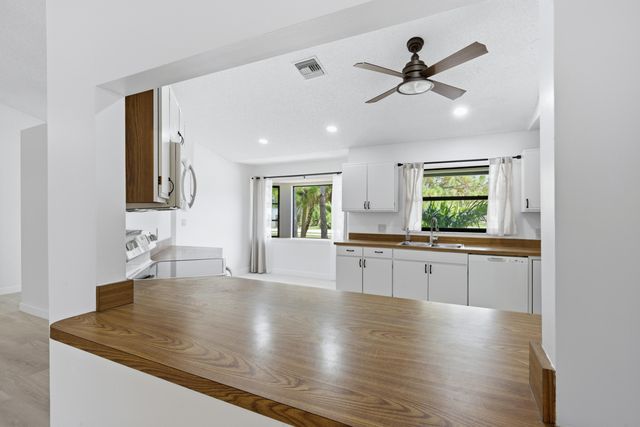 7380 155TH Place N, Palm Beach Gardens, FL 33418