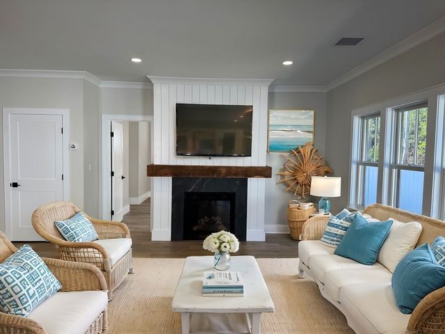 7 Josiah Path, Falmouth, MA 02540