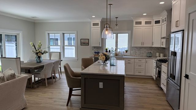 7 Josiah Path, Falmouth, MA 02540