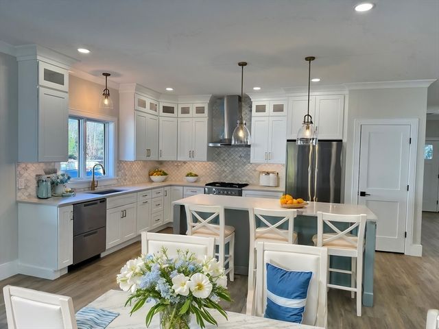 7 Josiah Path, Falmouth, MA 02540