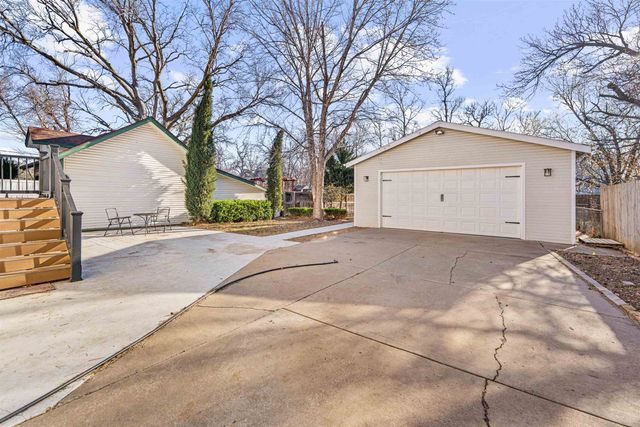 727 Highland Ave, Salina, KS 67401