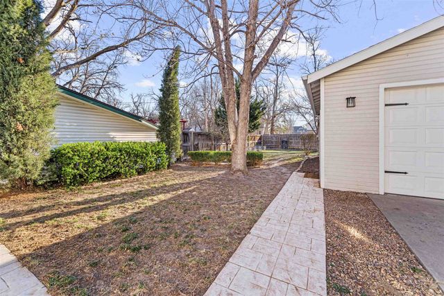 727 Highland Ave, Salina, KS 67401