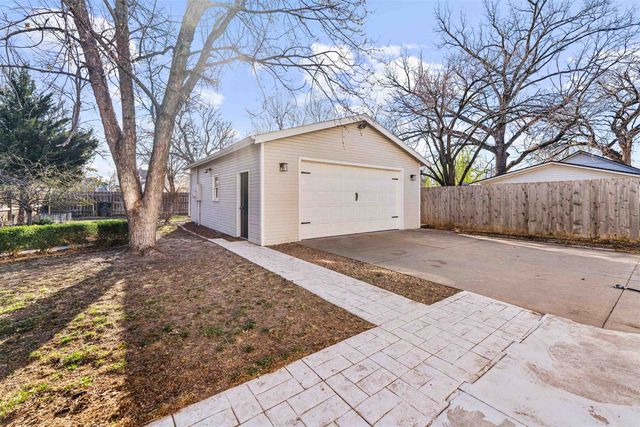 727 Highland Ave, Salina, KS 67401