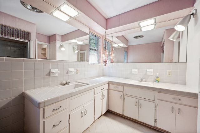 925 Knott Place, Dallas, TX 75208