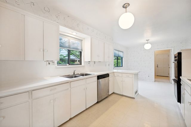 925 Knott Place, Dallas, TX 75208