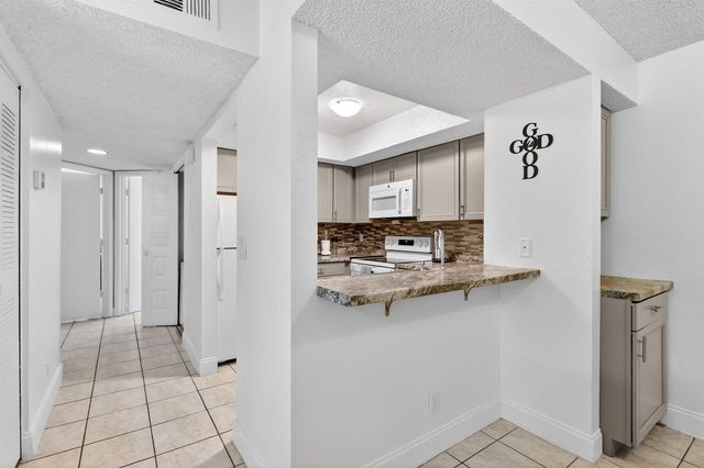 1548 SE Royal Green Circle 206, Port St. Lucie, FL 34952