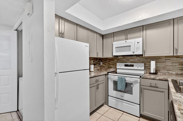 1548 SE Royal Green Circle 206, Port St. Lucie, FL 34952