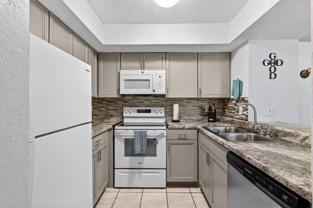 1548 SE Royal Green Circle 206, Port St. Lucie, FL 34952
