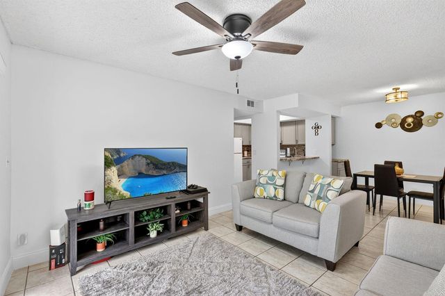 1548 SE Royal Green Circle 206, Port St. Lucie, FL 34952
