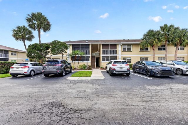 1548 SE Royal Green Circle 206, Port St. Lucie, FL 34952