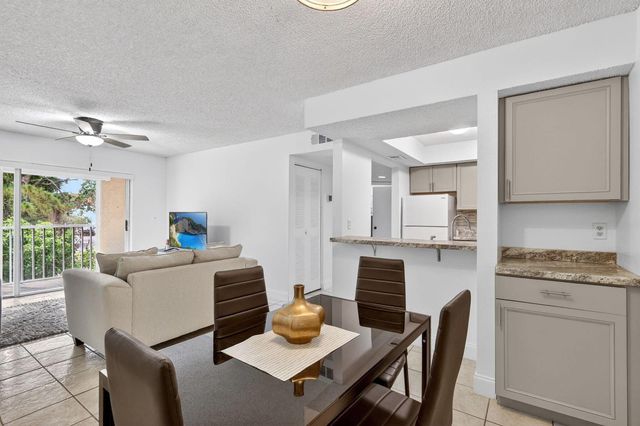 1548 SE Royal Green Circle 206, Port St. Lucie, FL 34952