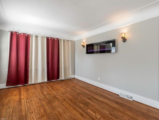 22631 Ridgeway Street, Saint Clair Shores, MI 48080