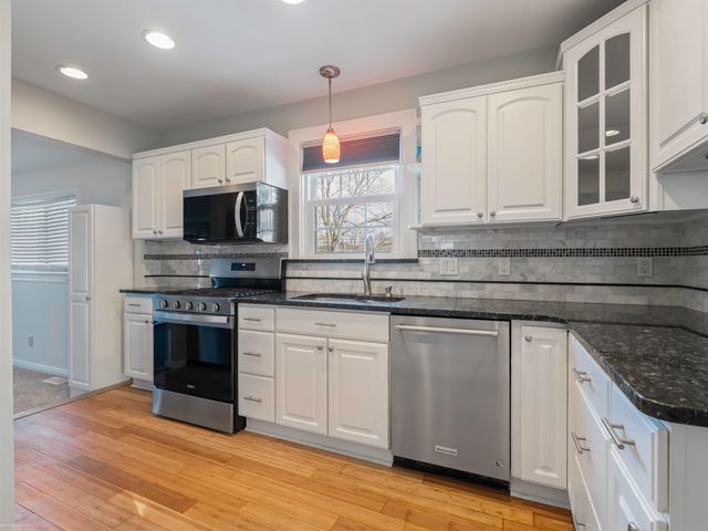 22631 Ridgeway Street, Saint Clair Shores, MI 48080