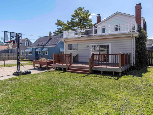 22631 Ridgeway Street, Saint Clair Shores, MI 48080