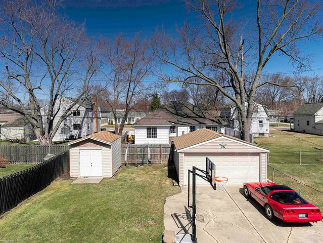 22631 Ridgeway Street, Saint Clair Shores, MI 48080