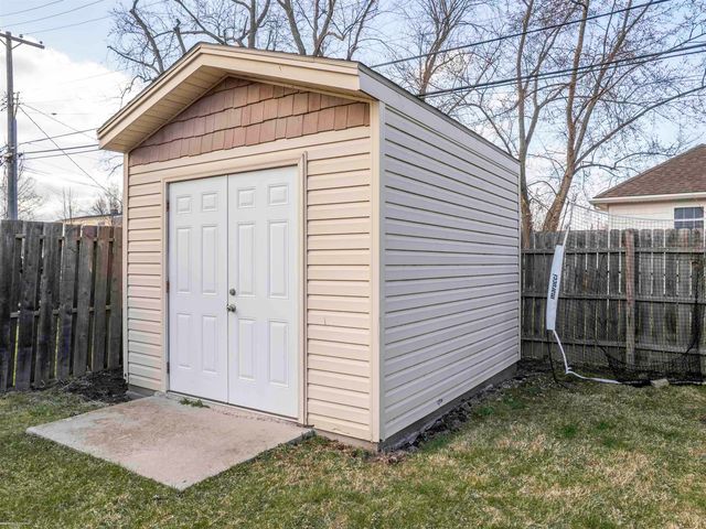 22631 Ridgeway Street, Saint Clair Shores, MI 48080