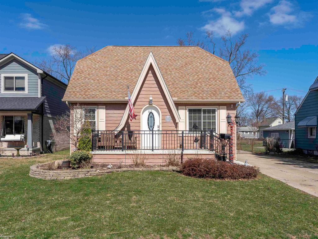 22631 Ridgeway Street, Saint Clair Shores, MI 48080