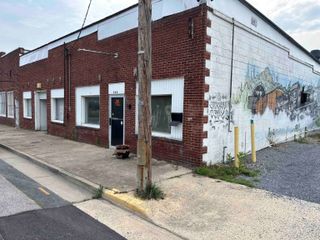 408 N COMMERCE AVE, Waynesboro, VA 22980