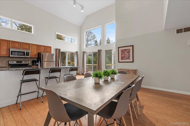 98 Squiretown Road, Hampton Bays, NY 11946