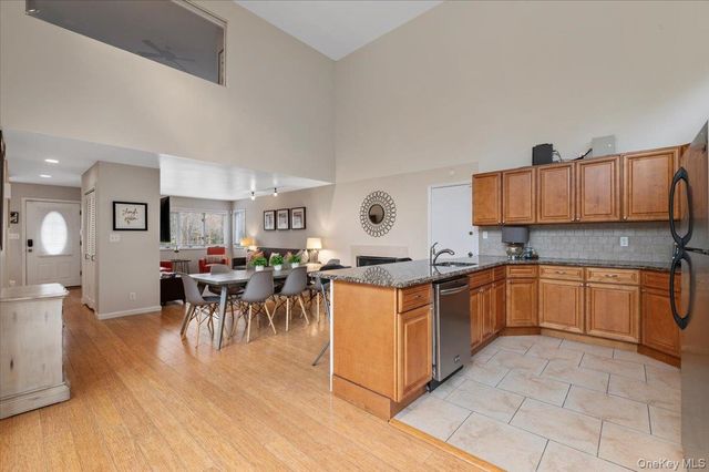 98 Squiretown Road, Hampton Bays, NY 11946